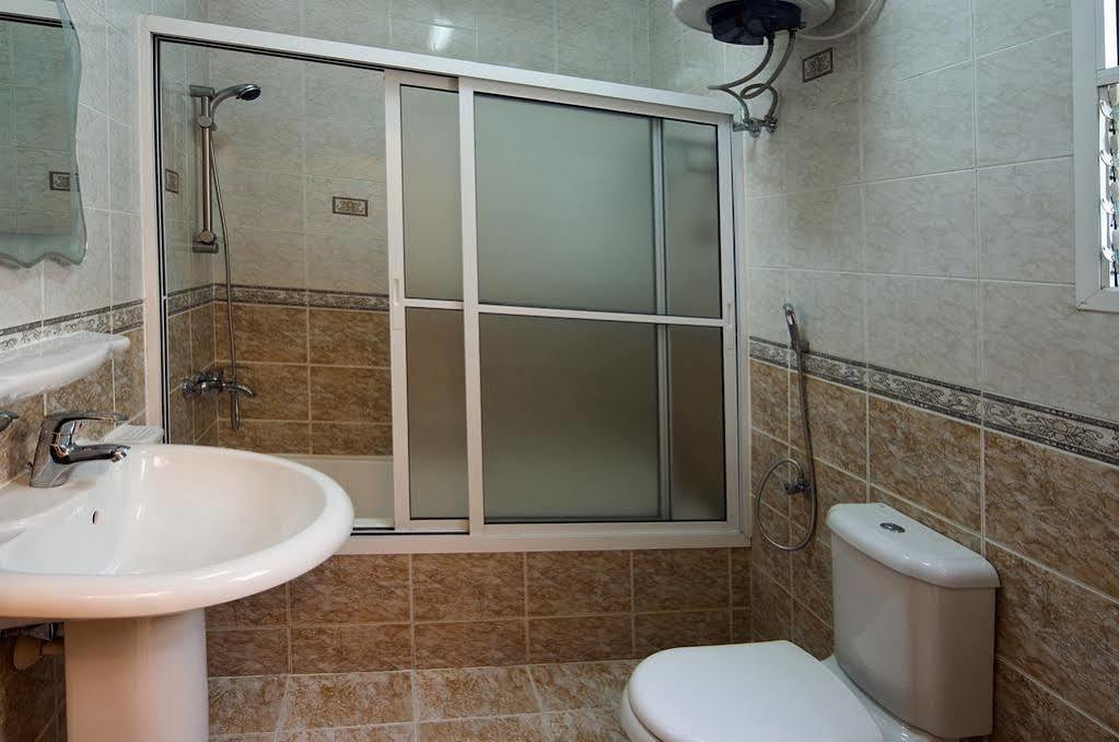 Tiger Home Hotel Apartments Maszkat Kültér fotó