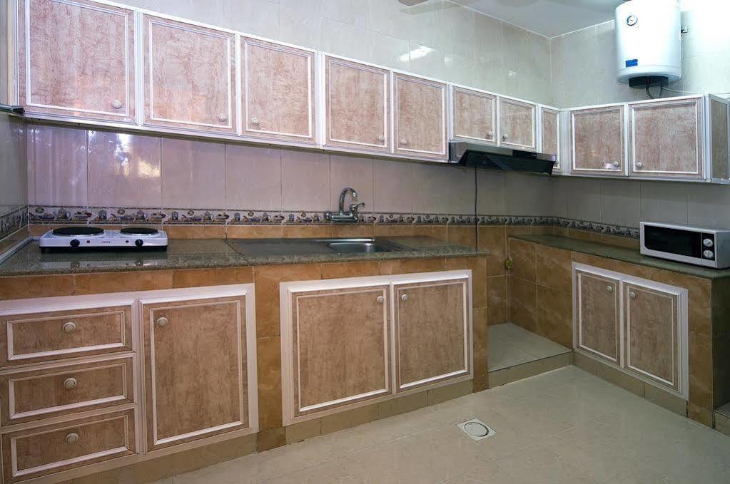 Tiger Home Hotel Apartments Maszkat Kültér fotó