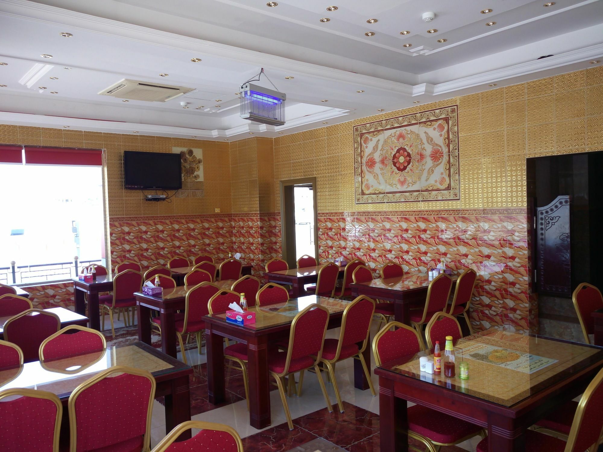 Tiger Home Hotel Apartments Maszkat Kültér fotó